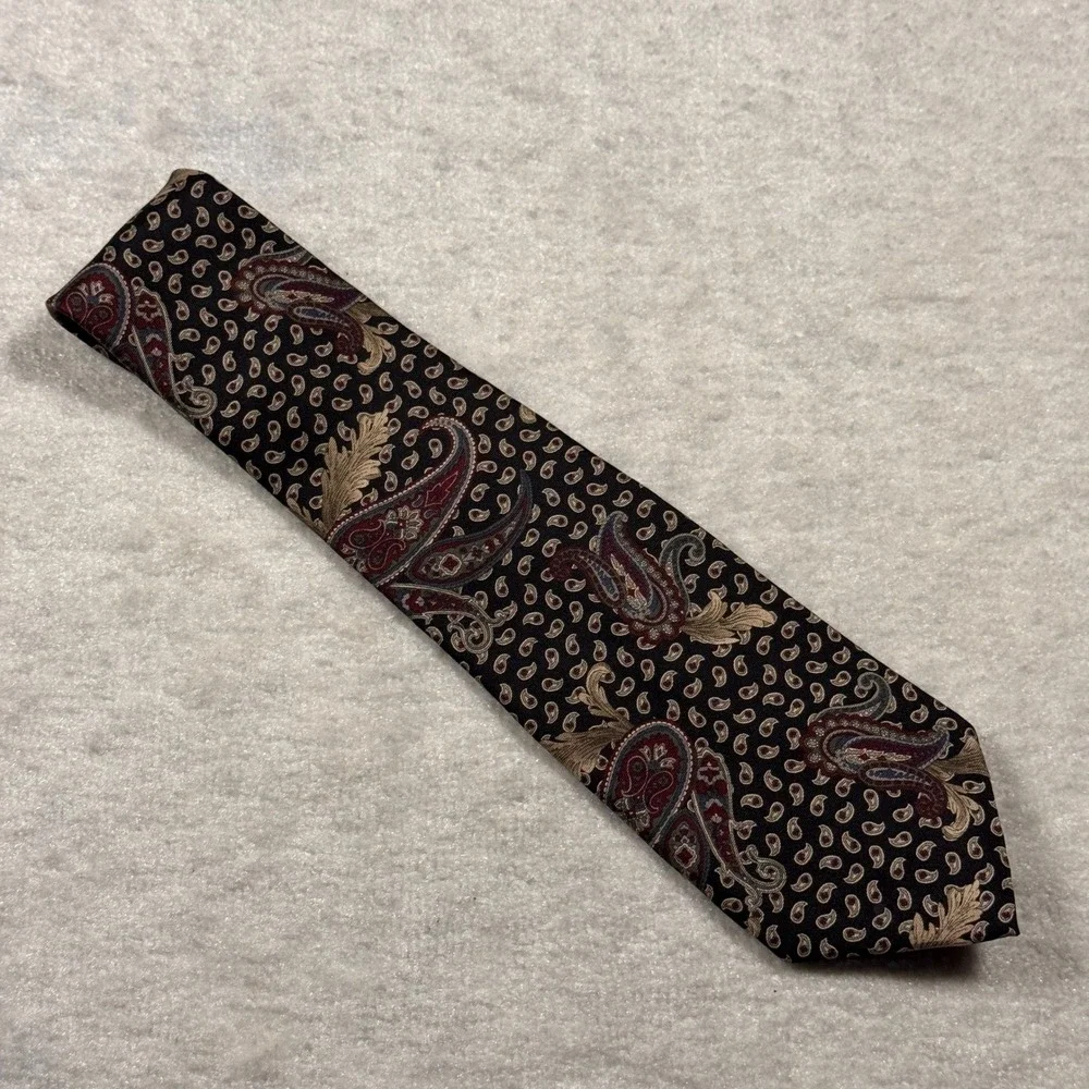 Mikael York Men's Silk Tie Black Paisley Pattern Red Lined‎ Classic